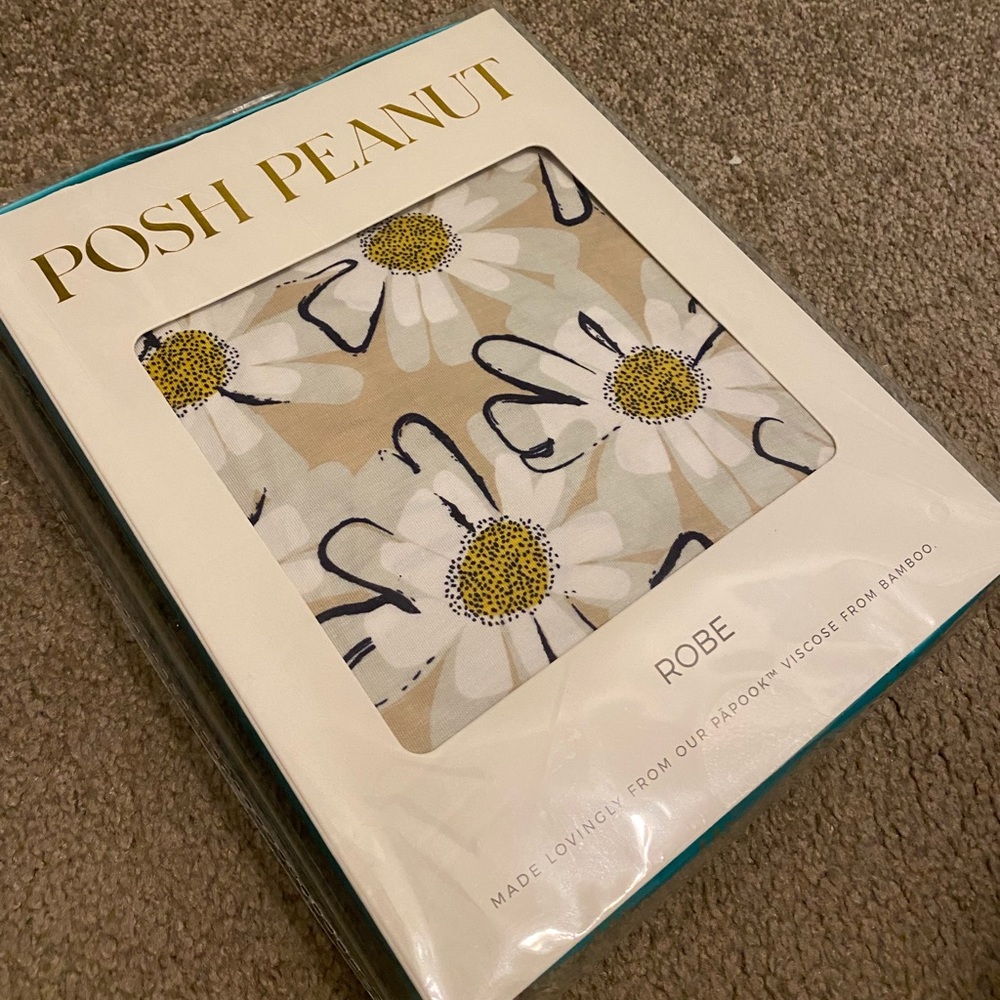 Posh peanut sz small robe white daisy
